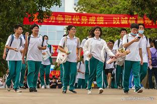 李凯尔送新年祝福：感谢一年来的支持 祝大家新春快乐 龙年大吉